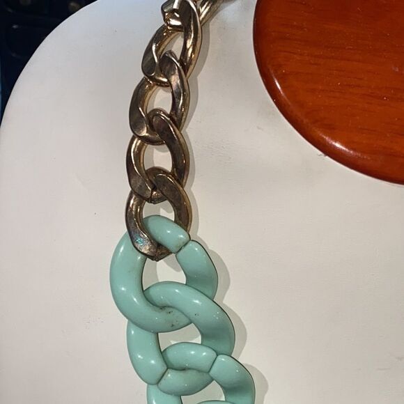Chunky Link Chain Necklace Mint Green Lucite & Gold Tone - Picture 2 of 5